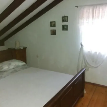 House With A Parking Space - 18805 *