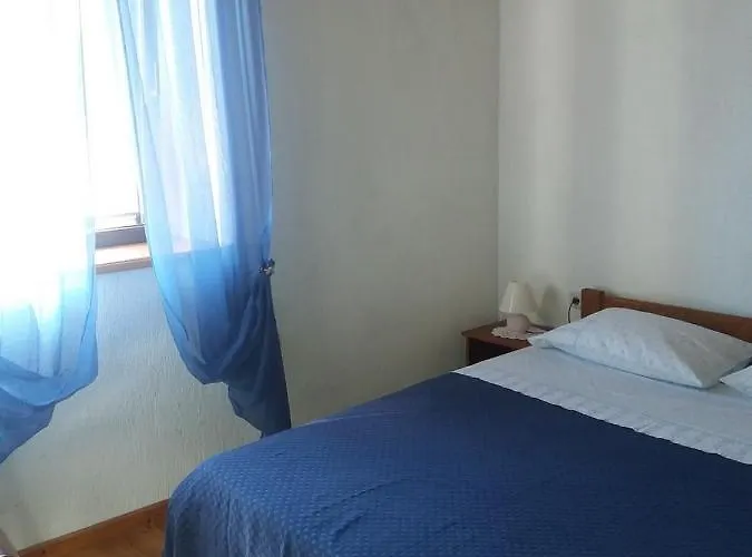 House With A Parking Space - 18805 Olib