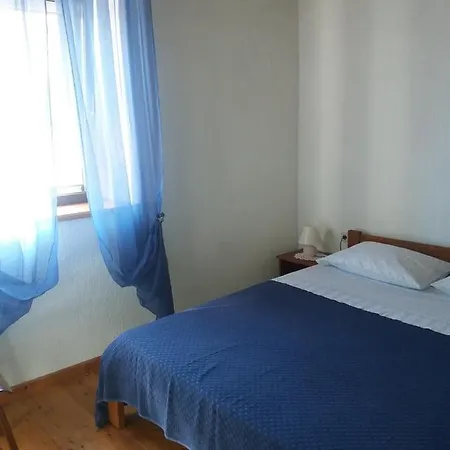 House With A Parking Space - 18805 Olib